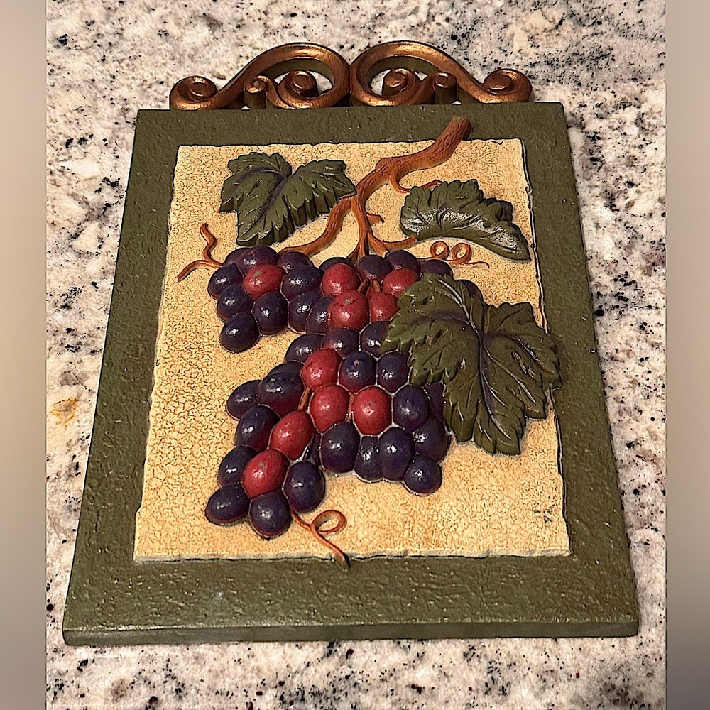 Vintage home interiors Decorative Grape Wall Plaque 14in x 9in